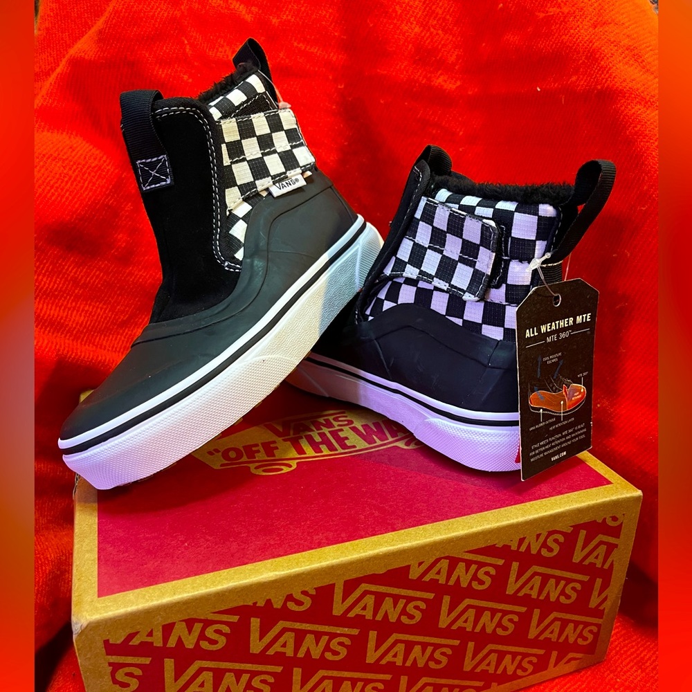 🏁VANS🏁 Big Kid (SZ13) Hi-Terrain All-Weather Slip-On Booties {NIB/NWT}